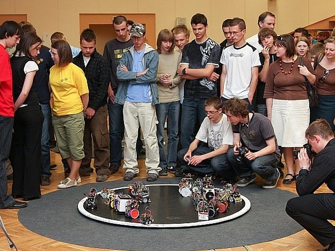 MiniSUMO – czyli wojna robotów – pierwsze starcie