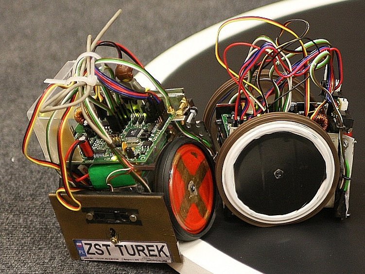 MiniSUMO – czyli wojna robotów – pierwsze starcie