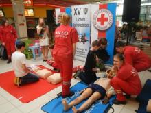 Prezentacja Grupy Pierwszej Pomocy w centrum handlowym Auchan