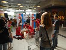 Prezentacja Grupy Pierwszej Pomocy w centrum handlowym Auchan