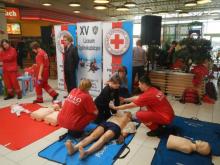 Prezentacja Grupy Pierwszej Pomocy w centrum handlowym Auchan