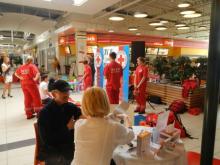 Prezentacja Grupy Pierwszej Pomocy w centrum handlowym Auchan