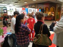 Prezentacja Grupy Pierwszej Pomocy w centrum handlowym Auchan