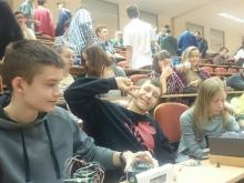 Nasi uczniowie na zawodach walk robotów kategorii miniSUMO
