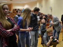 Nasi uczniowie na zawodach walk robotów kategorii miniSUMO