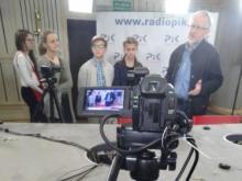 "Fabryka Słowa" i nasi gimnazjaliści zwiedzają radio PiK"